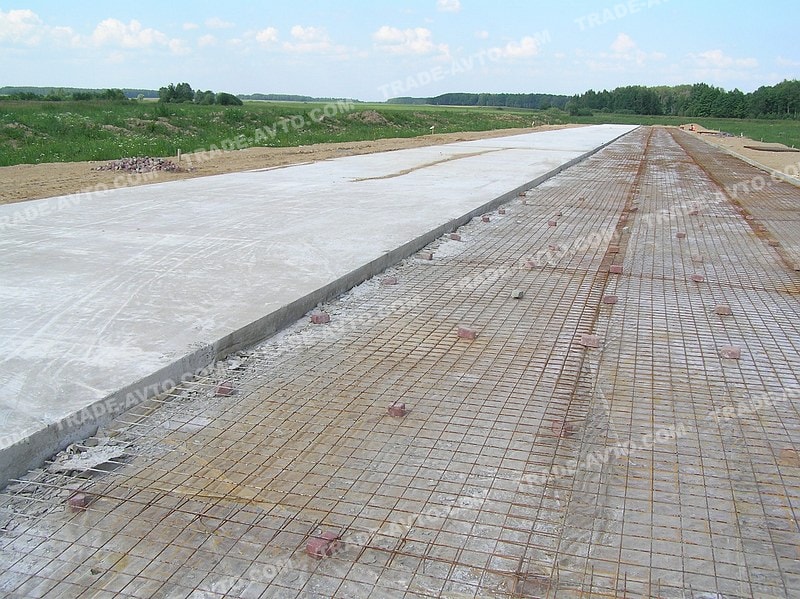Заливка бетона для взлетно-посадочных полос